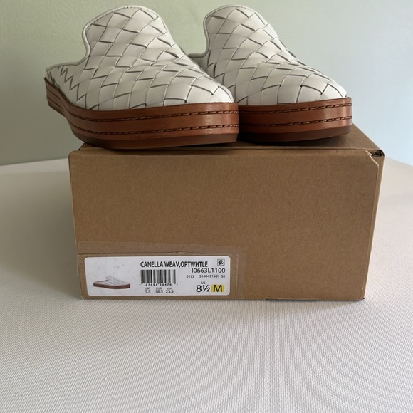 Vince Canella Woven Leather Mules - Picture 10 of 11